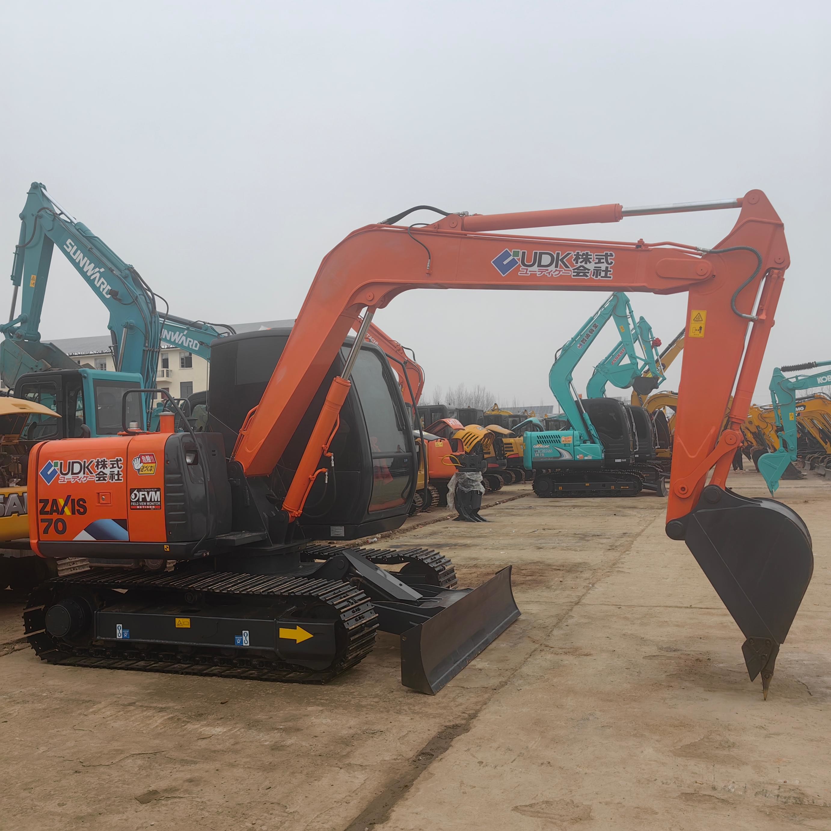 Japan Brand Used Hitachi Zx 70 Excavator 7 Ton Secondhand Crawler Digger For Home Using、
