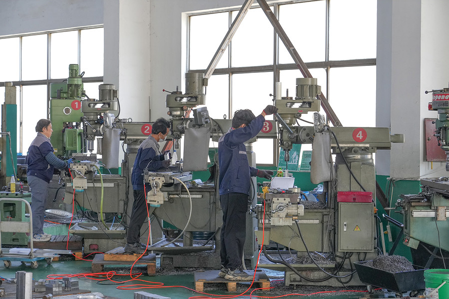 Mitsubishi PLC Semi Automatic Foil and Baking Paper Cutter Rewinding Machine for Manual Gluing