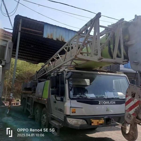 Zoomlion's 2016 Orange Truck Crane 55 Ton Lifting Capacity Folding Design Orange
