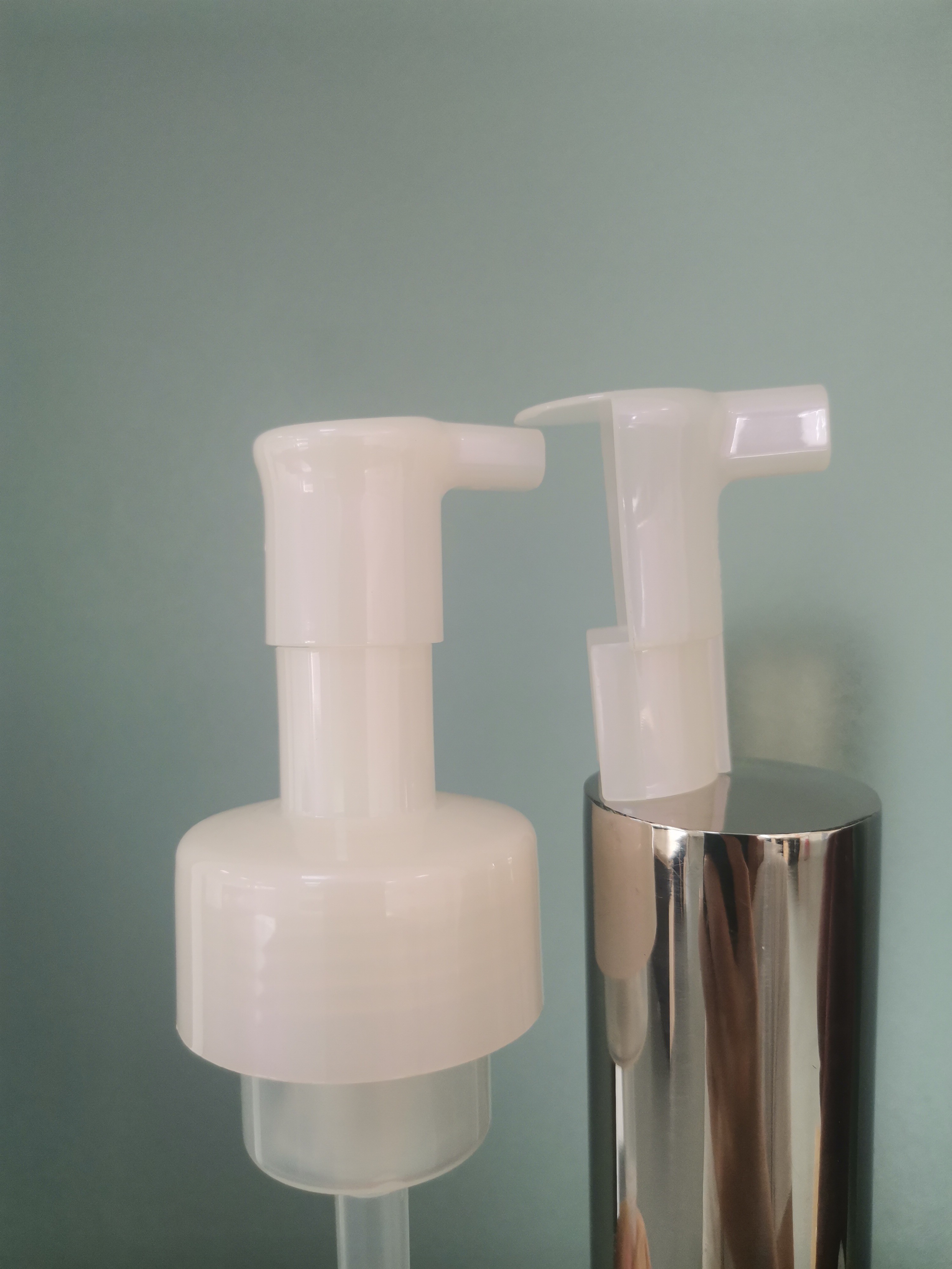 Personal Care Products 43mm Foam Pump With Over Cap Colour Pearlescent Pink