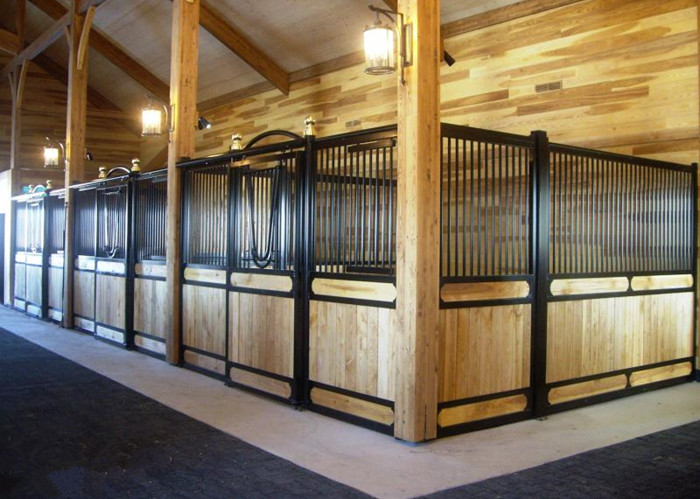 Custom Luxury Bamboo European Horse Stalls In Coating Surface Treatment