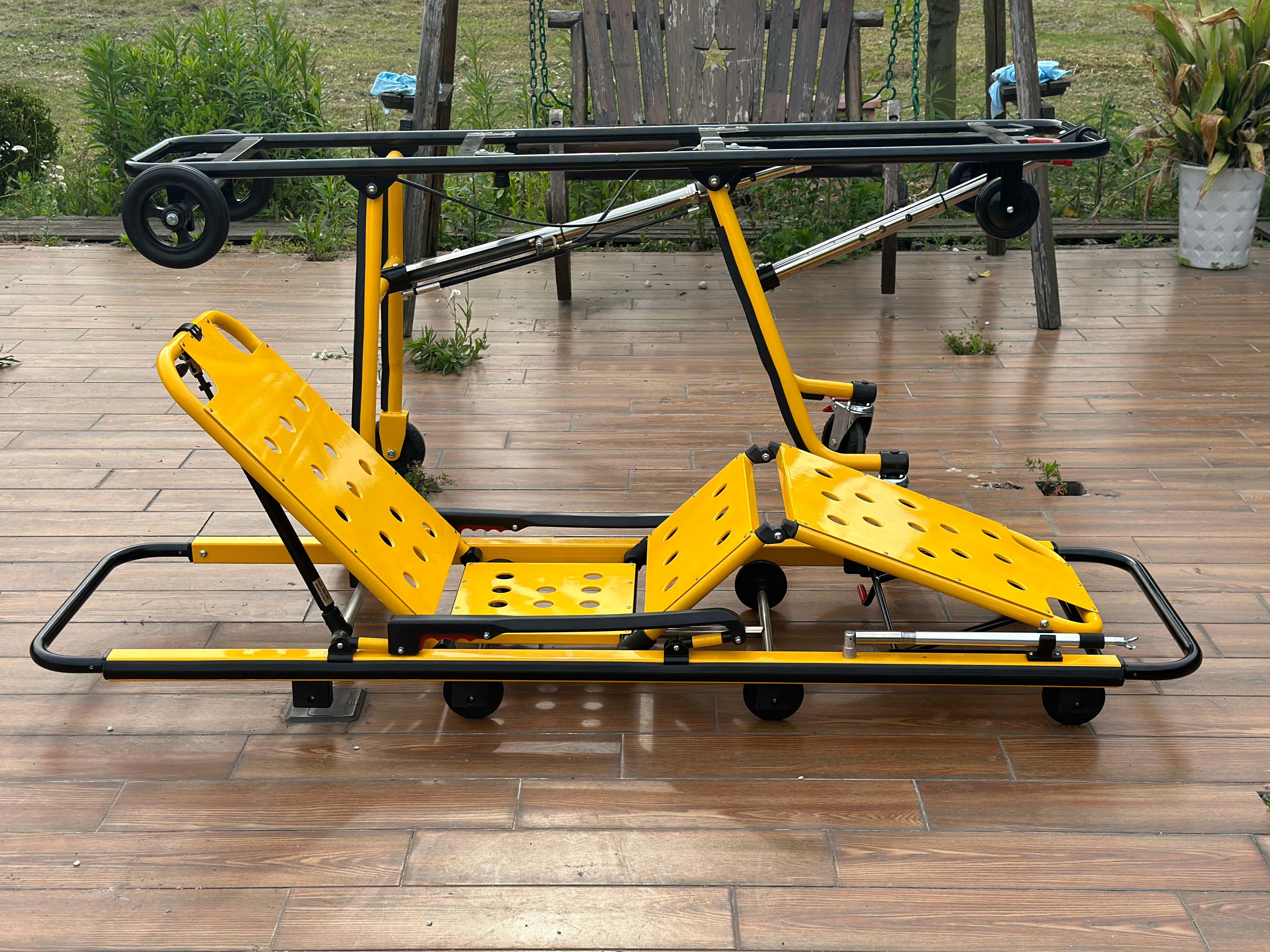 First Aid Aluminum Alloy Ambulance Stretcher with Folding Leg Mechanical Structure and Height Adjustment