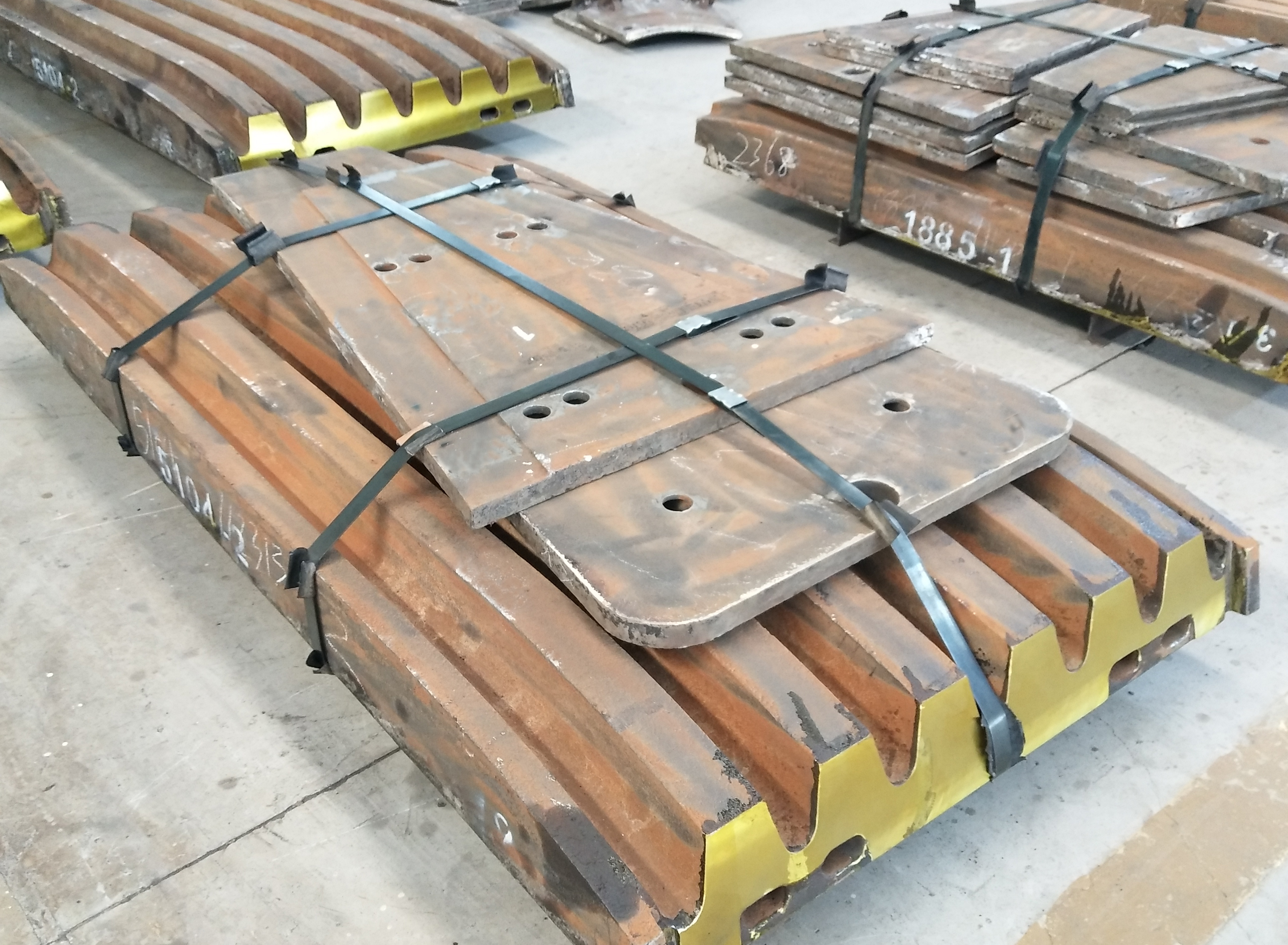 Gyratory jaw crusher parts jaw plate and liner manufacturer