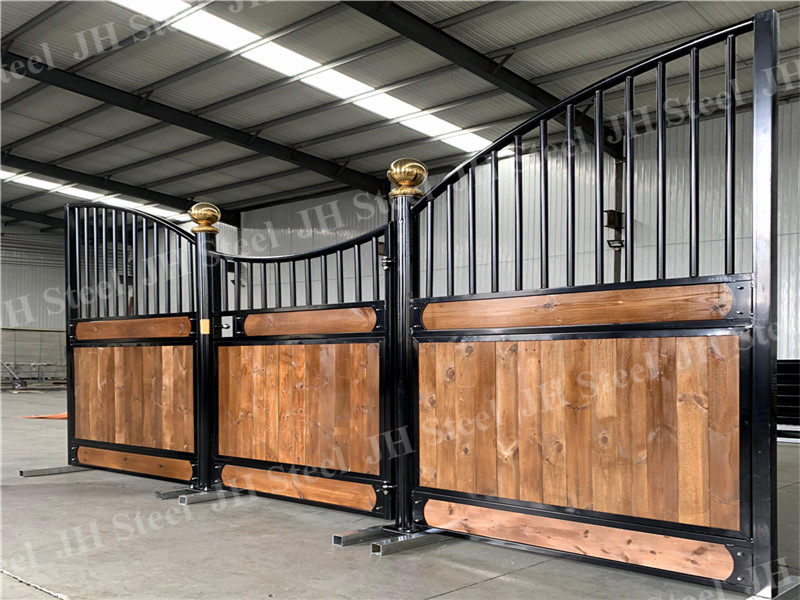 Mobile Panels Free Standing 14ft European Horse Stalls