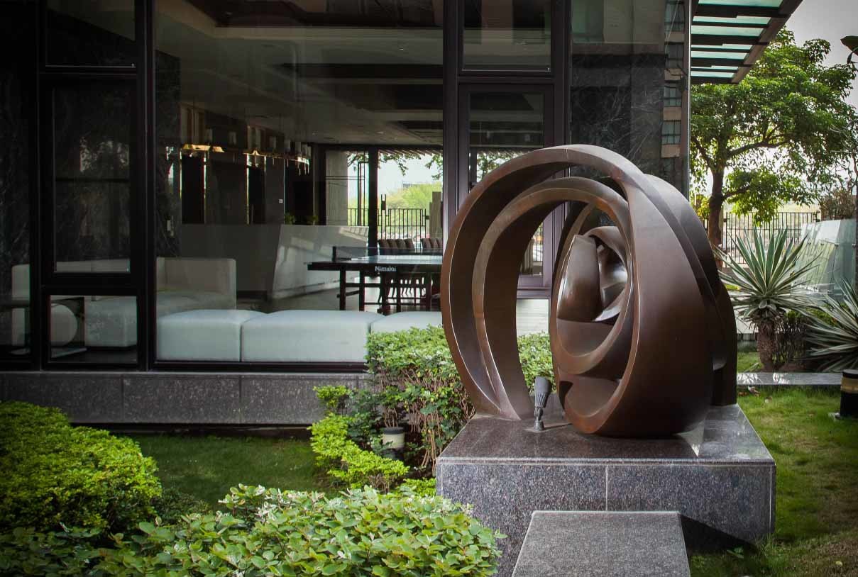 Surface Painted Outdoor Bronze Sculpture , Customized Painted Bronze Yard Sculptures