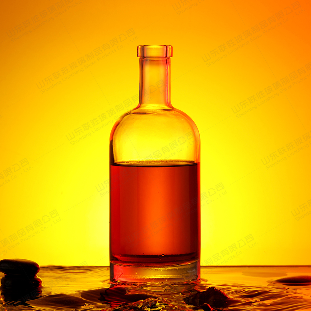 750ml Cylindrical Vodka Glass Wine Bottle With Cork Custom Size Accepted for Products