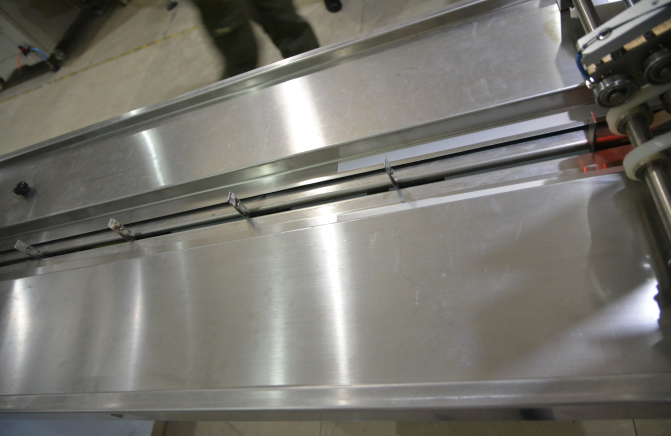 Door Handle Flow Wrap Packing Machine 120 Bags/Min Pillow Wrapping Machine