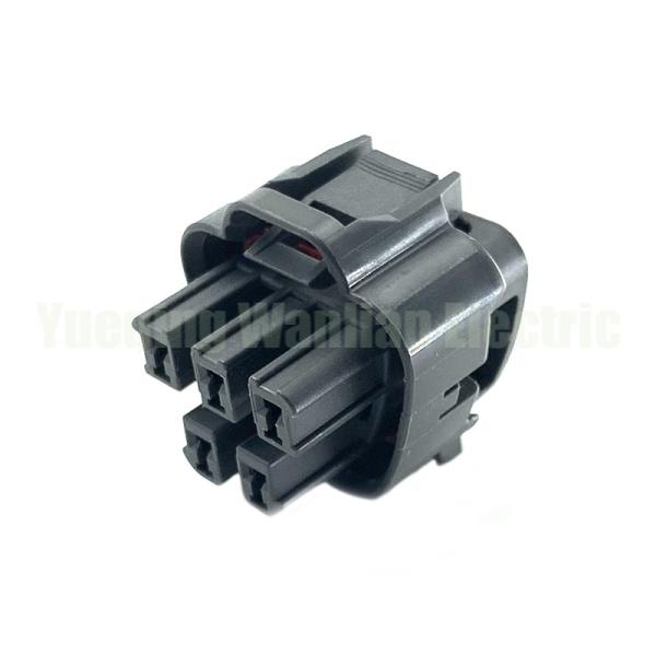 5 Pin MG641521-4 Auto Gasoline Oil Pump Assembly Plug Female Waterproof