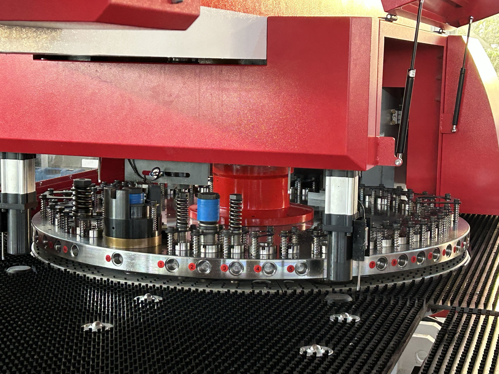 CNC Sheet Metal Punching Machine China Turret Punching Machine