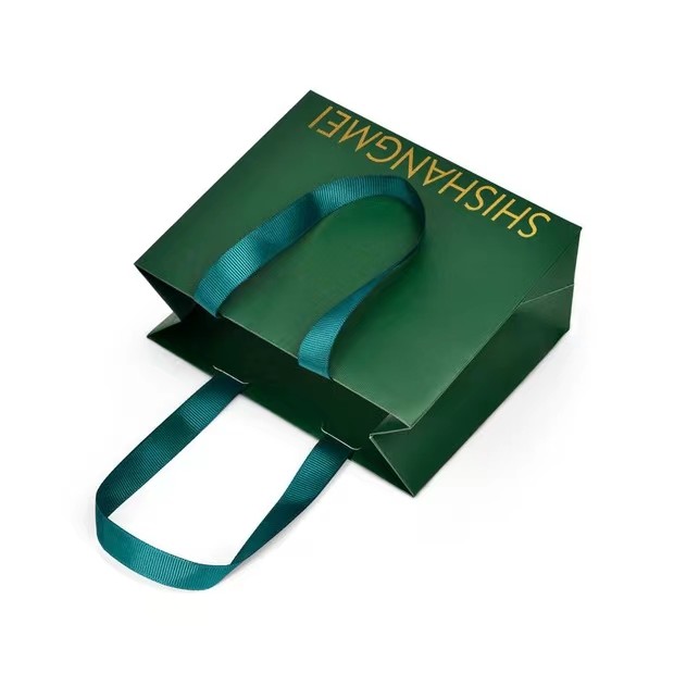 Custom Printed Gift Bags CMYK Surface Printing for a Professional and Personalized Look