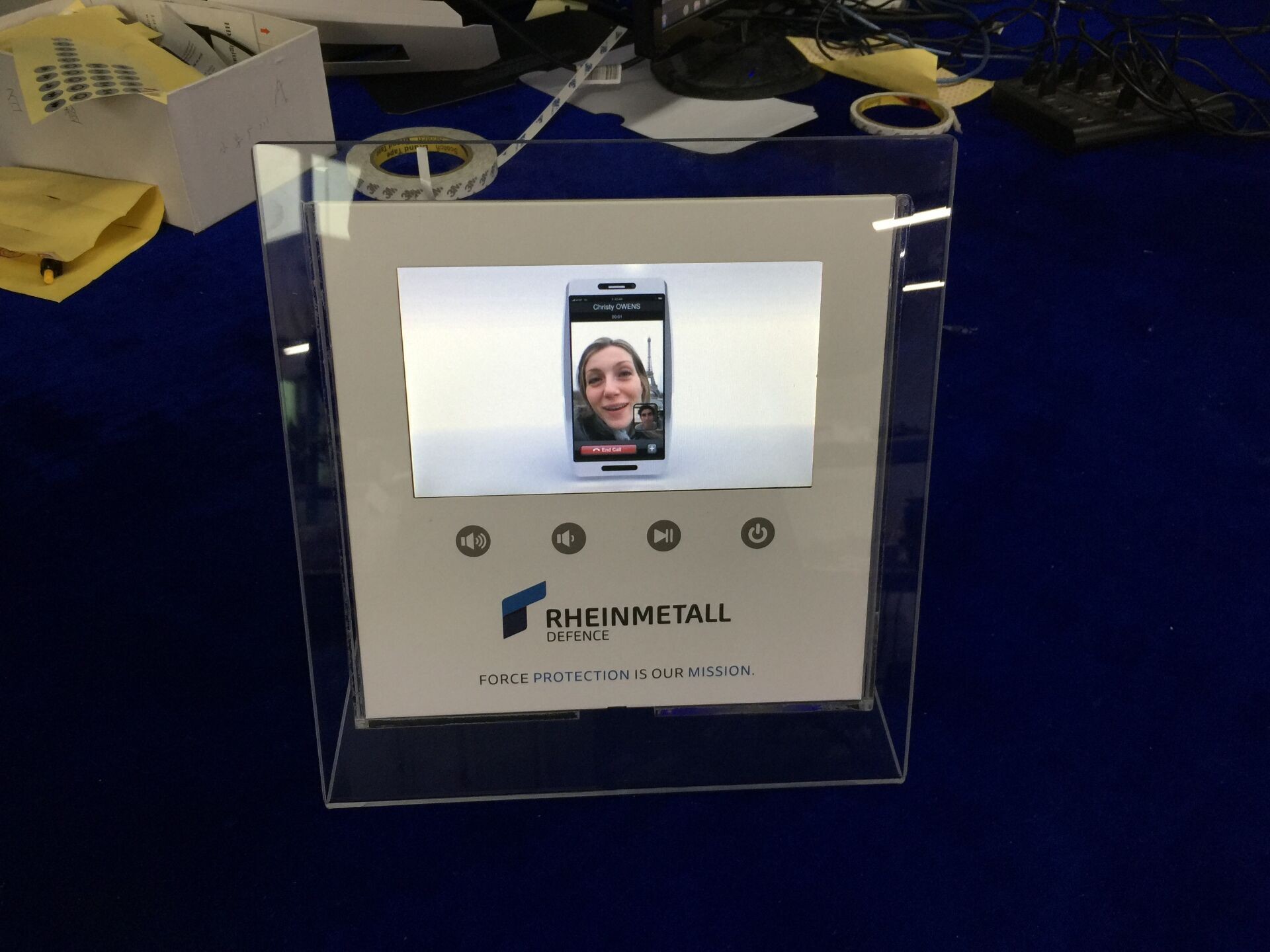 VIF Unique 7 Inch LCD Screen Acrylic Stand Display Brochure Video For Shows