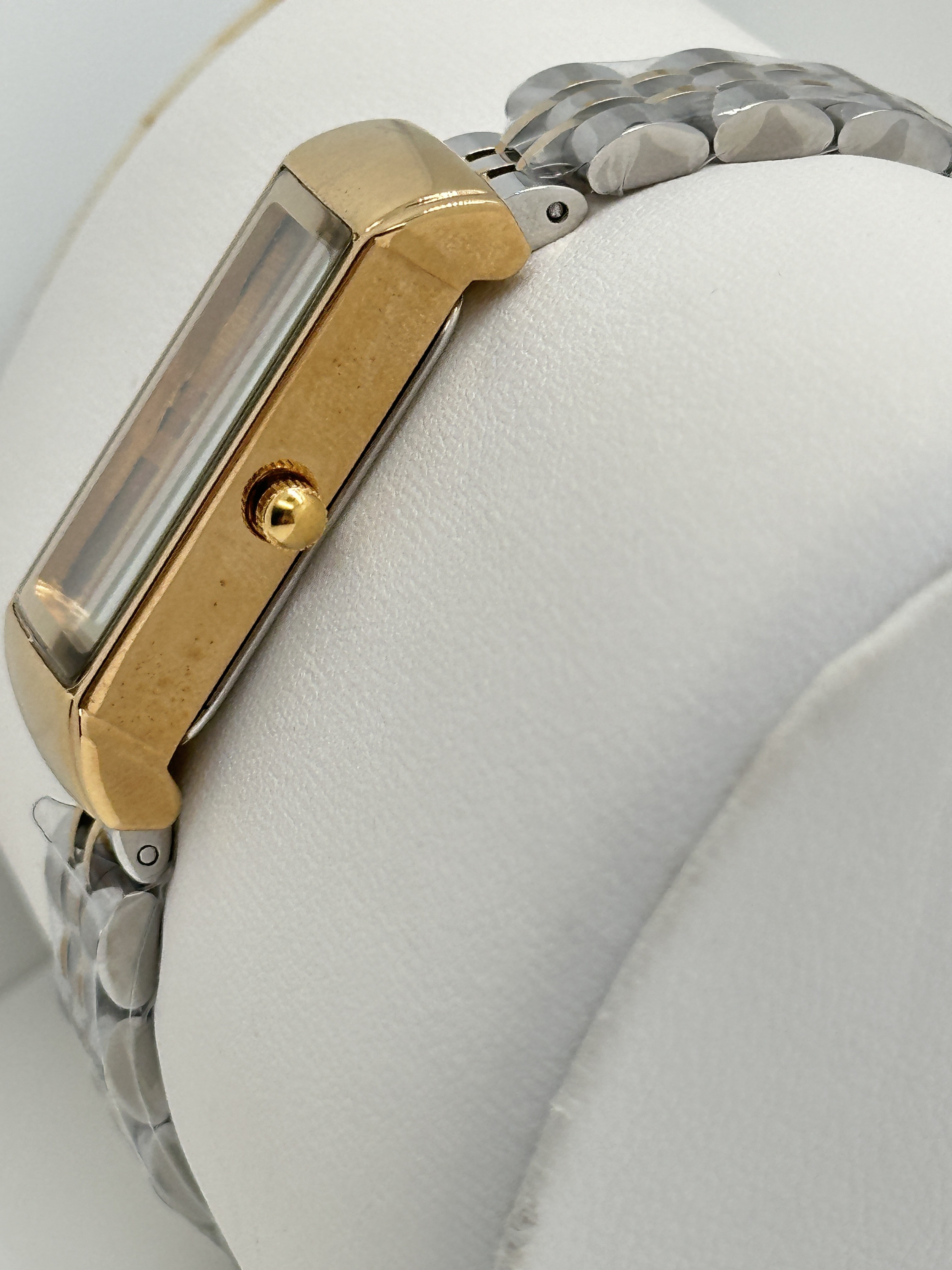 Custom Logo Fashion Quartz Wristwatch Timepiece Women Watch With Metal Strap
