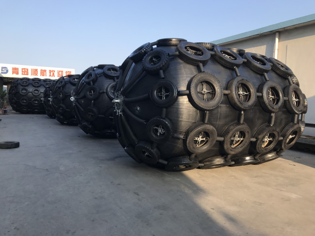 Quay Pneumatic Rubber Fender Boat Dock Protection Marine Fenders