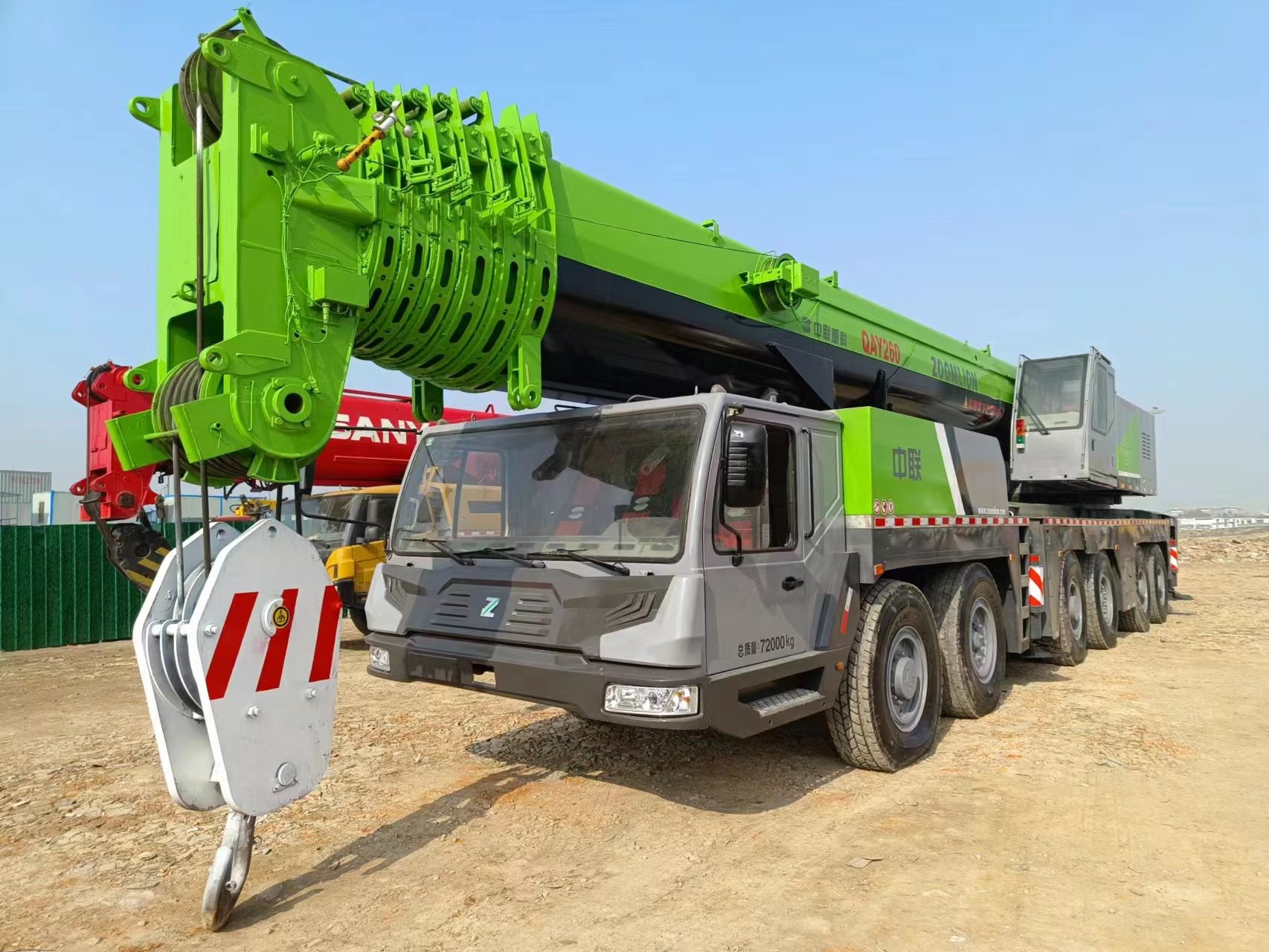 2012 year ZOOMLION 260t mobile crane equipment
