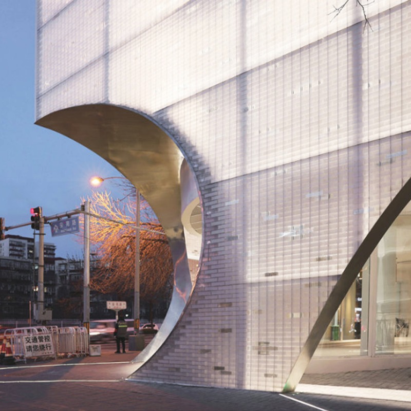 Design of Commercial Street Facades: Glass Block Curtains, a Wall by Day and an Urban Light Painting by Night