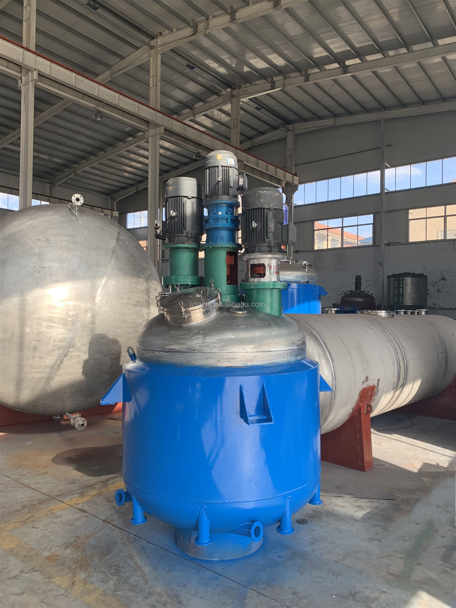 Jacketed Reactor with Stainless Steel Industry Tank and High- Carbon Steel Agitator