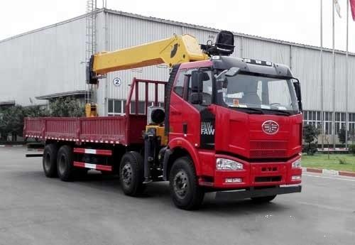 Buy cheap 4 Axles 8x4 Truck Mounted Crane , 12 Ton Hydraulic Truck Crane from wholesalers