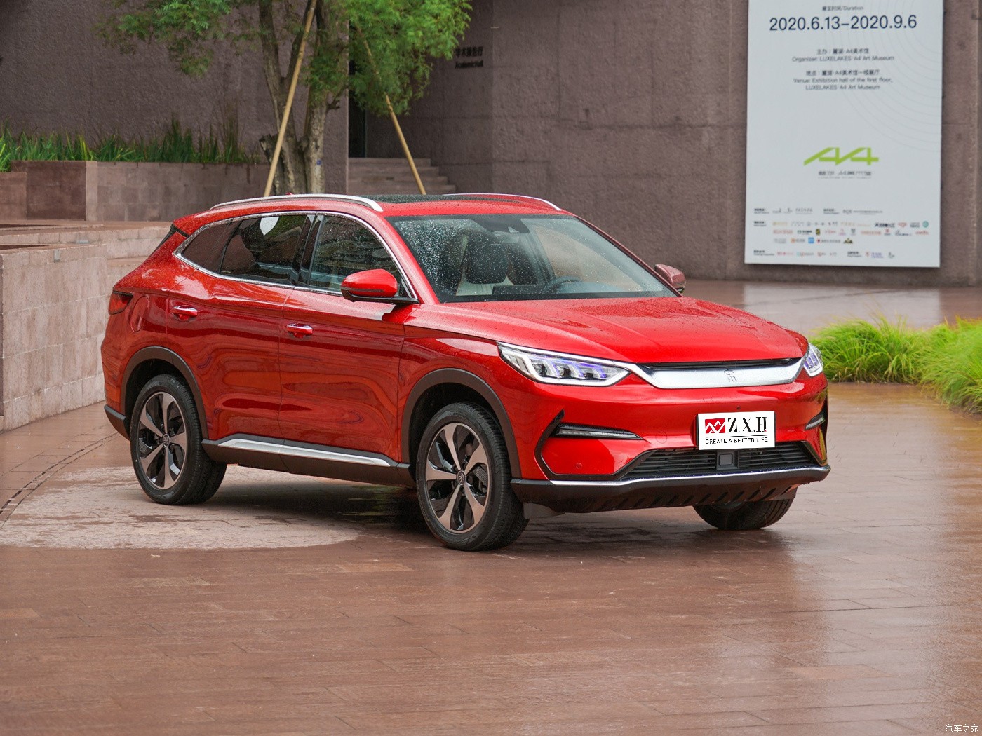 Chinese-made New car B YD Song PLUS compact SUV electric car has a range of 505 kilometers