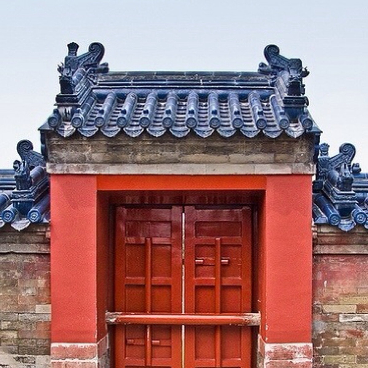 Construction Material Chinese Glazed Roof Tiles Blue Kaolin Clay Villa