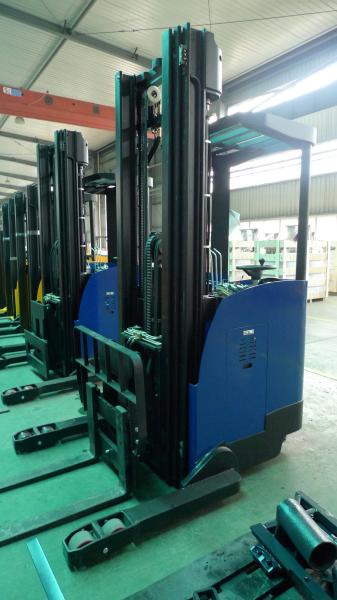 Buy cheap 2000kg Electric Powered Pallet Truck 2495mm Mast Height High Strength Frame from wholesalers