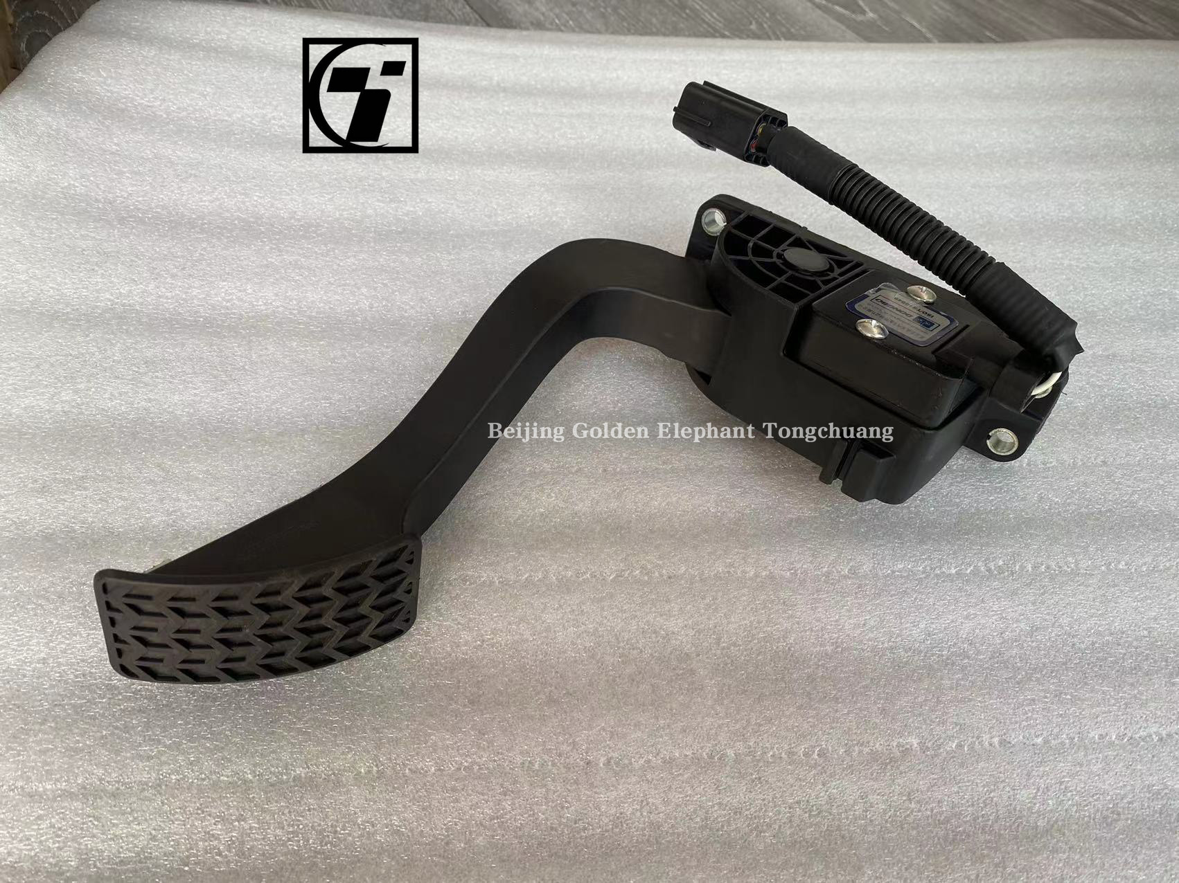 V1117030100A0 Electronic Accelerator Pedal Assembly for Futian Tuyano E/S 493 Engine