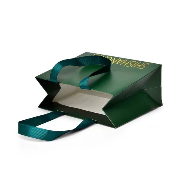 Custom Printed Gift Bags CMYK Surface Printing for a Professional and Personalized Look