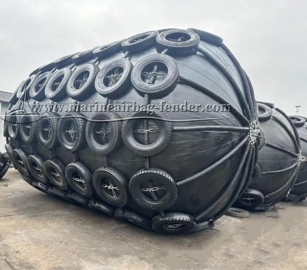 Buy cheap Lightweight Cylindrical Marine Fenders , Pneumatic Fenders For Ships from wholesalers
