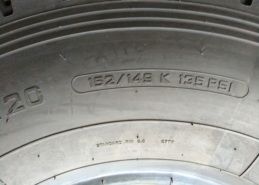 11.00R20 All Season Light Truck Tires , Pickup Truck Tires High Wear Resistance