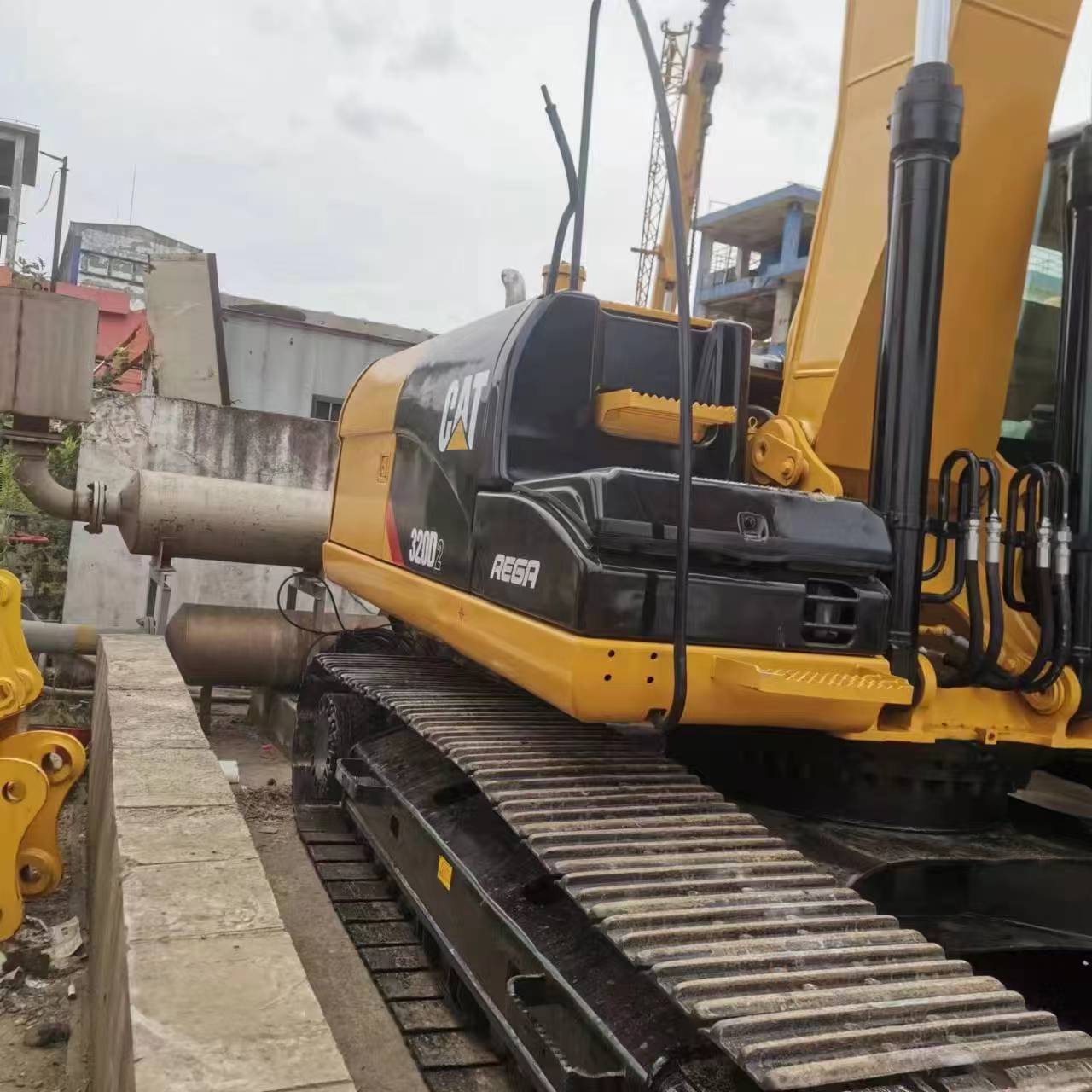 21 Ton Operating Weight 320D Excavator 103 kW Power for Heavy-Duty Construction Work