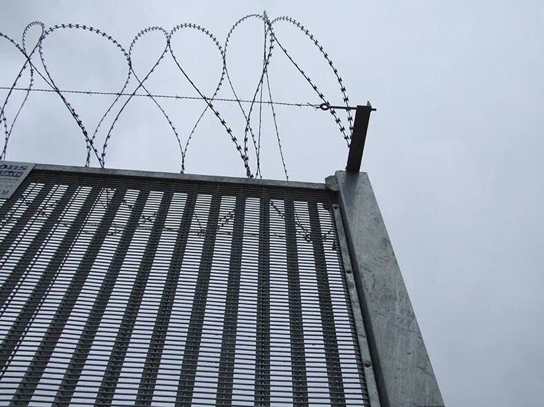 Visually Attractive Anti Climb Temporary Fencing Hot Dip Galvanized For Military Sites