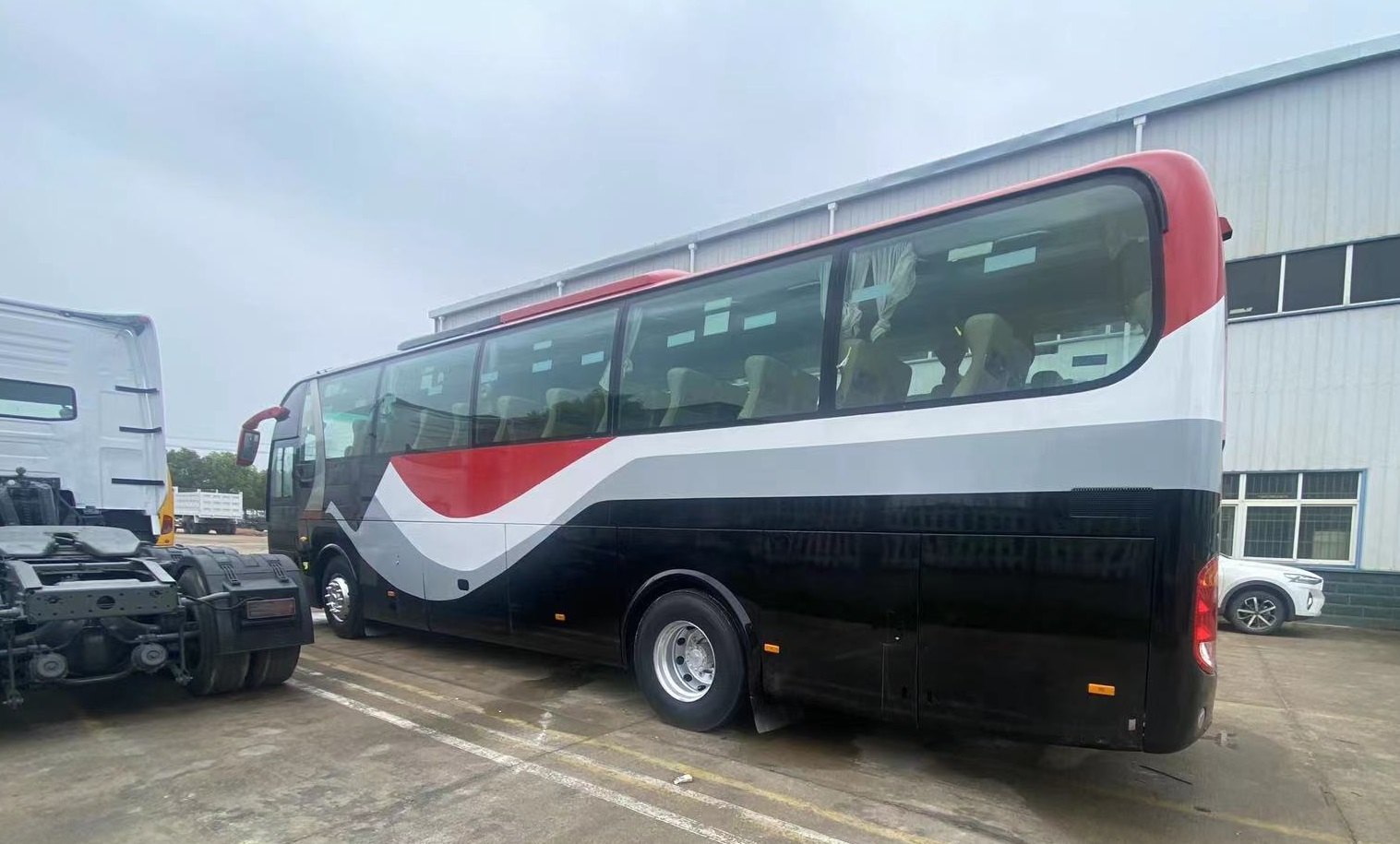 Customized 11M Coach Bus with Good Condition and Seats 31 50 in Various Colors