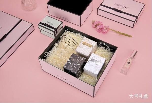 Buy cheap Recyclable Concise Paperboard Cosmetic Packaging Box from wholesalers