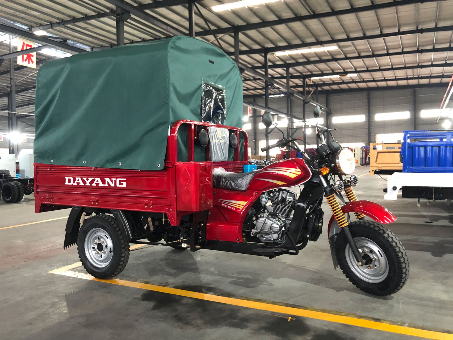 DAYANG 2021 DY-P1 Cargo Tarpaulin Tricycle Models with 40*80 Chassis and 150cc Engine