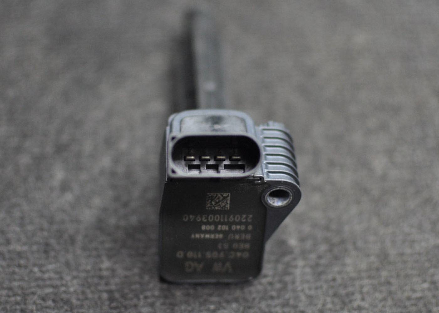 Automobile High Voltage Ignition Coil For VW OEM 77400001 030905110B 030905110A