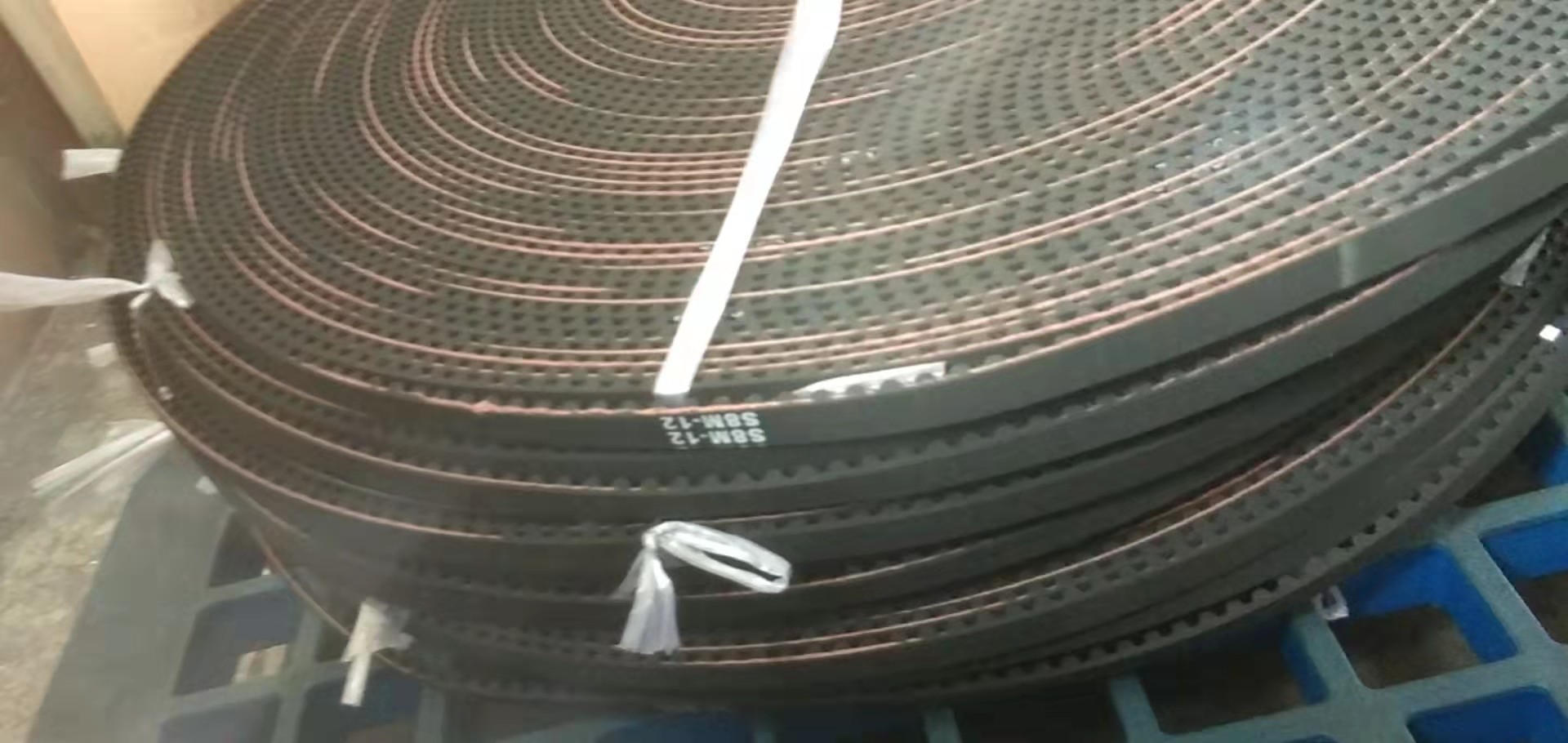 opened rubber timing belt OEM quality elevator belt roll up door belt for Industrial machinery and equipment ramelman