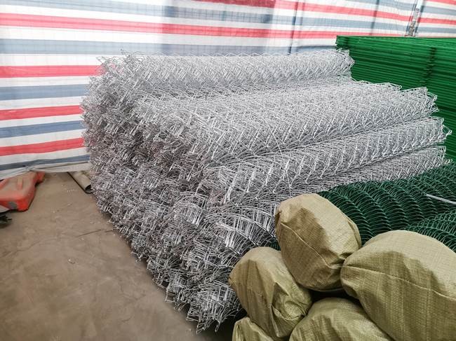 ISO9001 9 Gauge Cyclone Wire Diamond Chain Link Fence