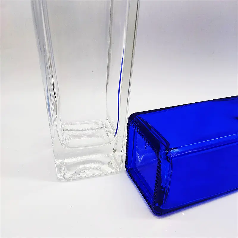 280ml Capacity Gradual Change Blue Square Glass Wine Bottle with Alumina Screw Cap