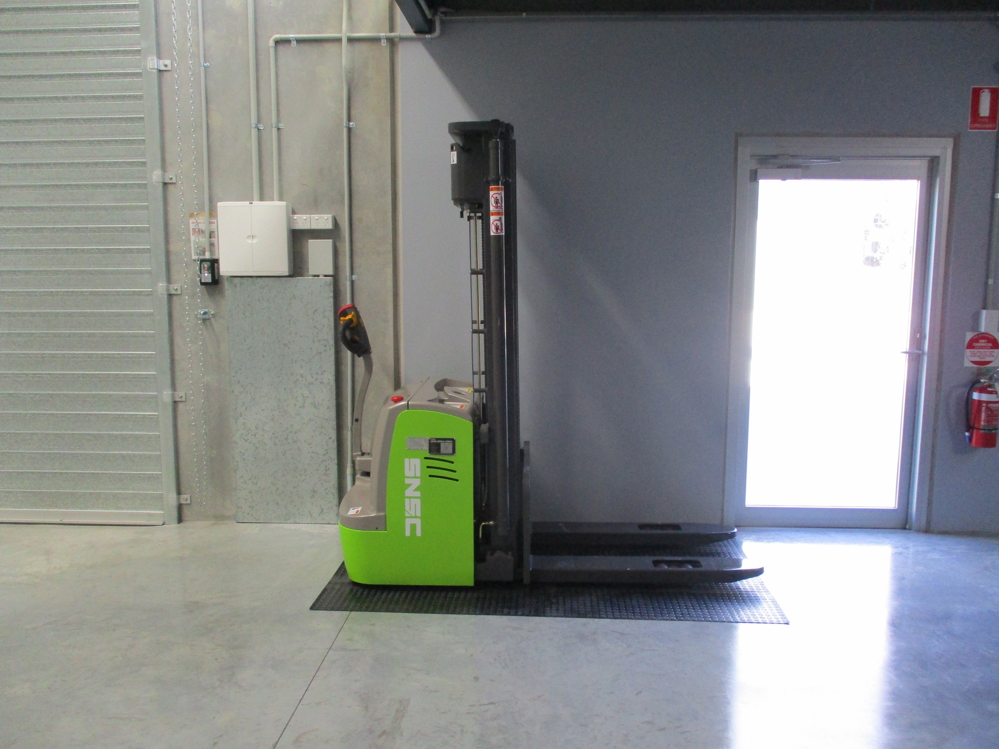 Min. Lifting Height 145mm Full Electric Pallet Stacker Forklift For Warehouse Operations