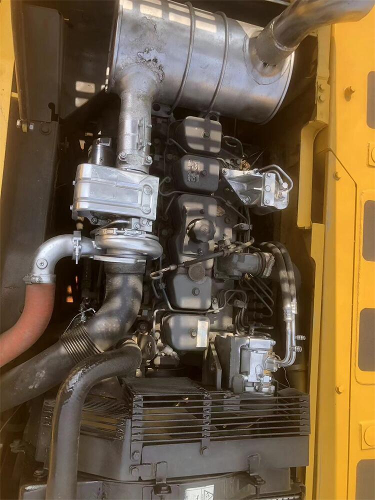 Crawler Chain Moving Type 20t Used Komatsu PC200-7 Excavator with Cummins Engine