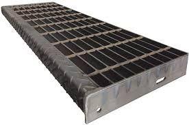 Anti-Slip Glvanized 215mm Width Steel Stair Treads Grating For Industrial