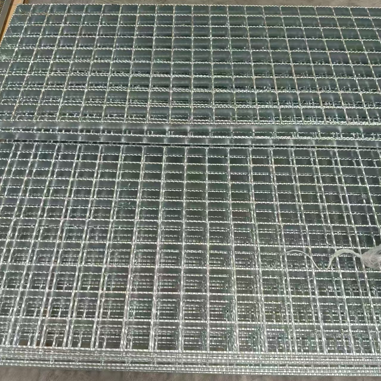 Composite Steel Grating, Superior Comprehensive Performance