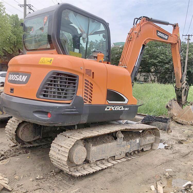Original Hydraulic Valve Used DOOSAN DX60 Mini Excavator from Korea Weighing 5700 KG