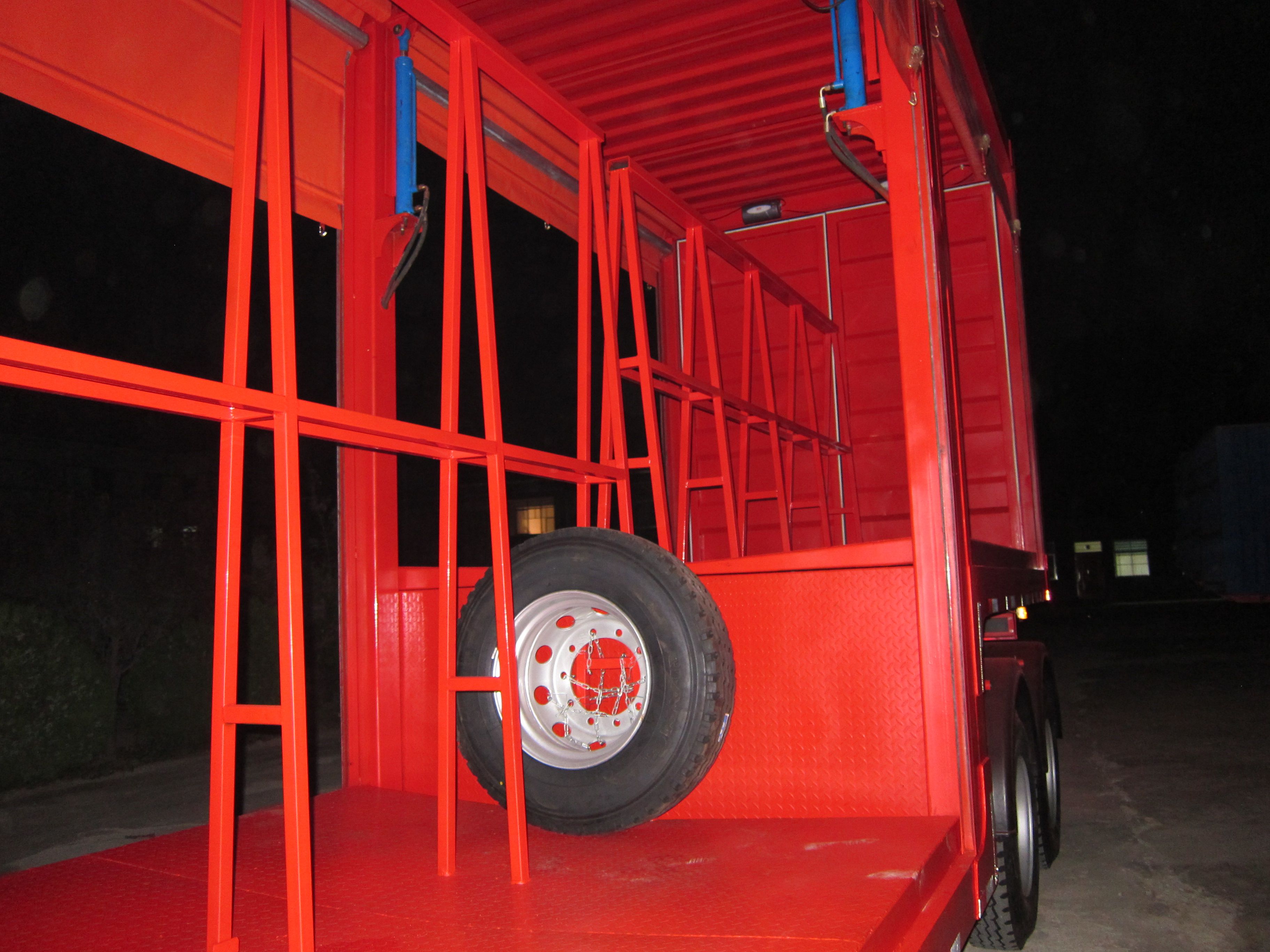 Customised 3 Axles Curtain Side Cargo Trailer for Smooth and Safe Transportation