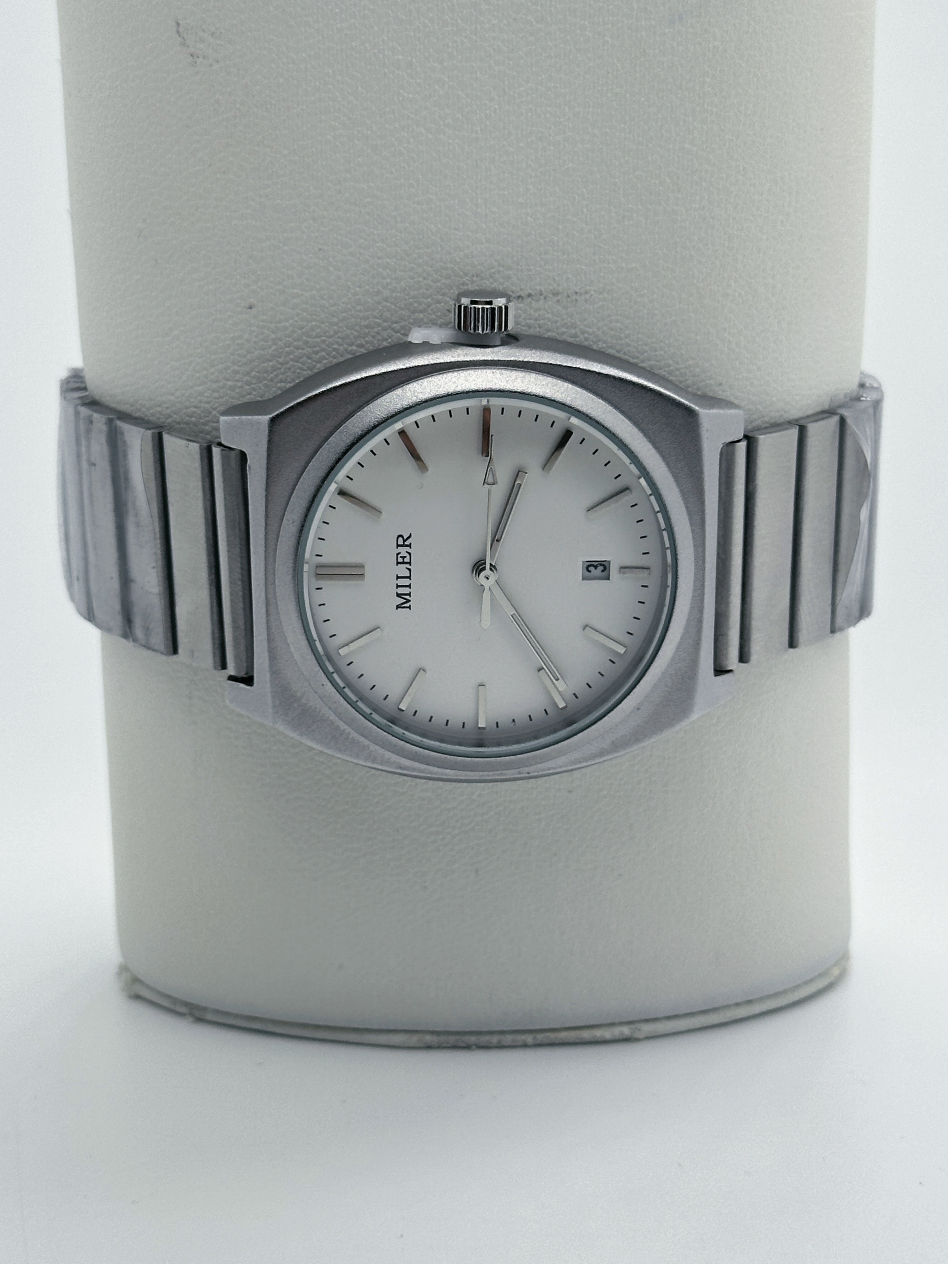 Aqua Resistant Quartz Stainless Steel Men Watch With Analog Display And Luminous Hands