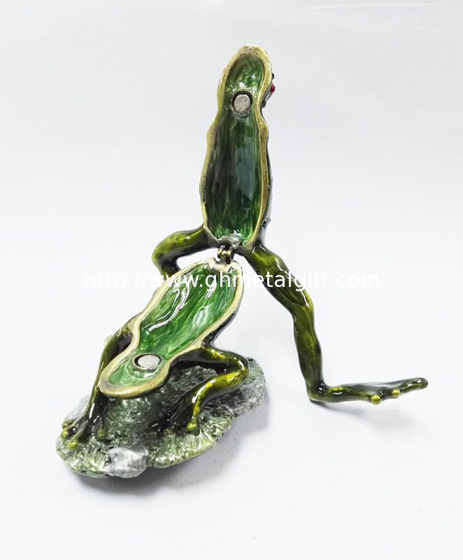 Leaves the frog shape trinket box with rhinestone for lovely jewelry box
