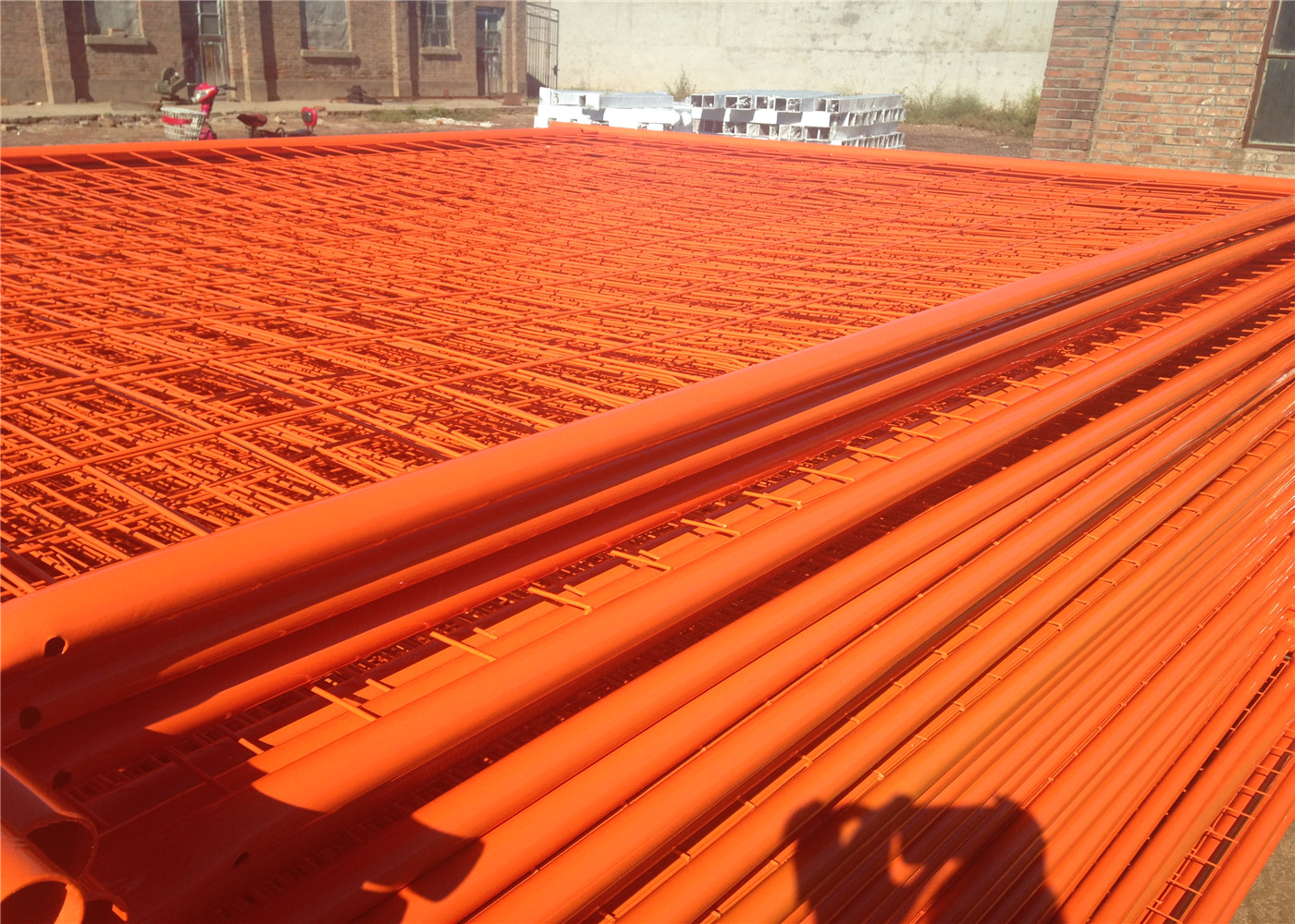 COOKTOWN Imported Temporary Fencing 2.1*2.5M HDG 42 microns fence panels and base AS Standard supplied