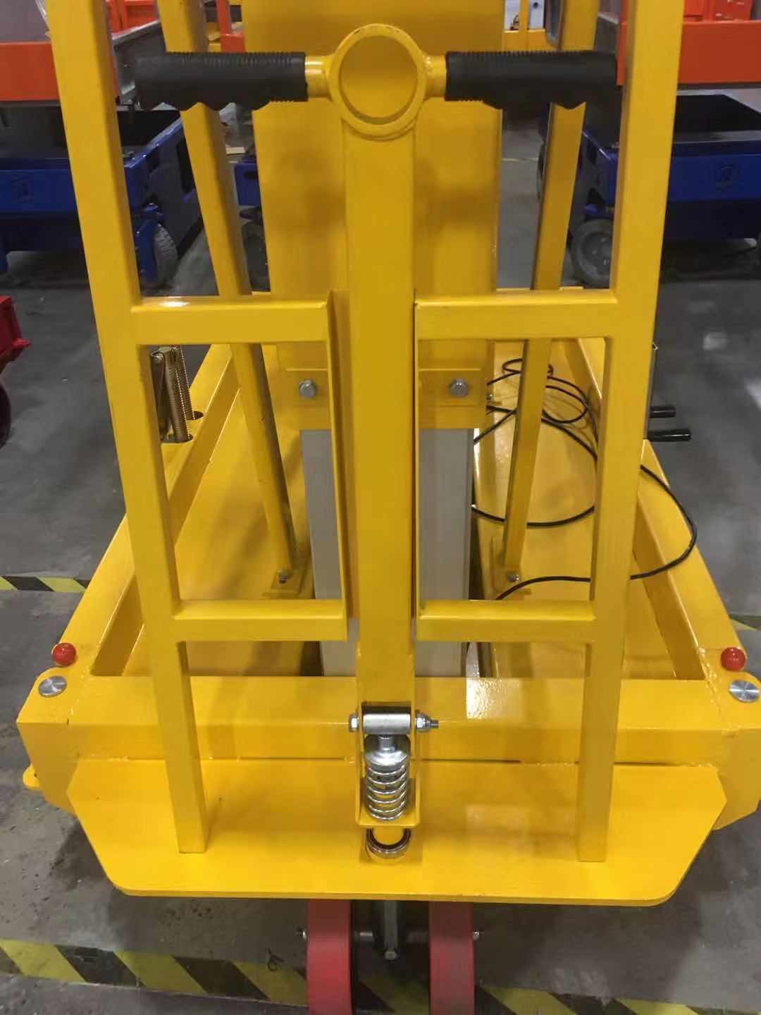 Portable Aerial Work Platform Vertical Lift 12m Platform Height Double Mast