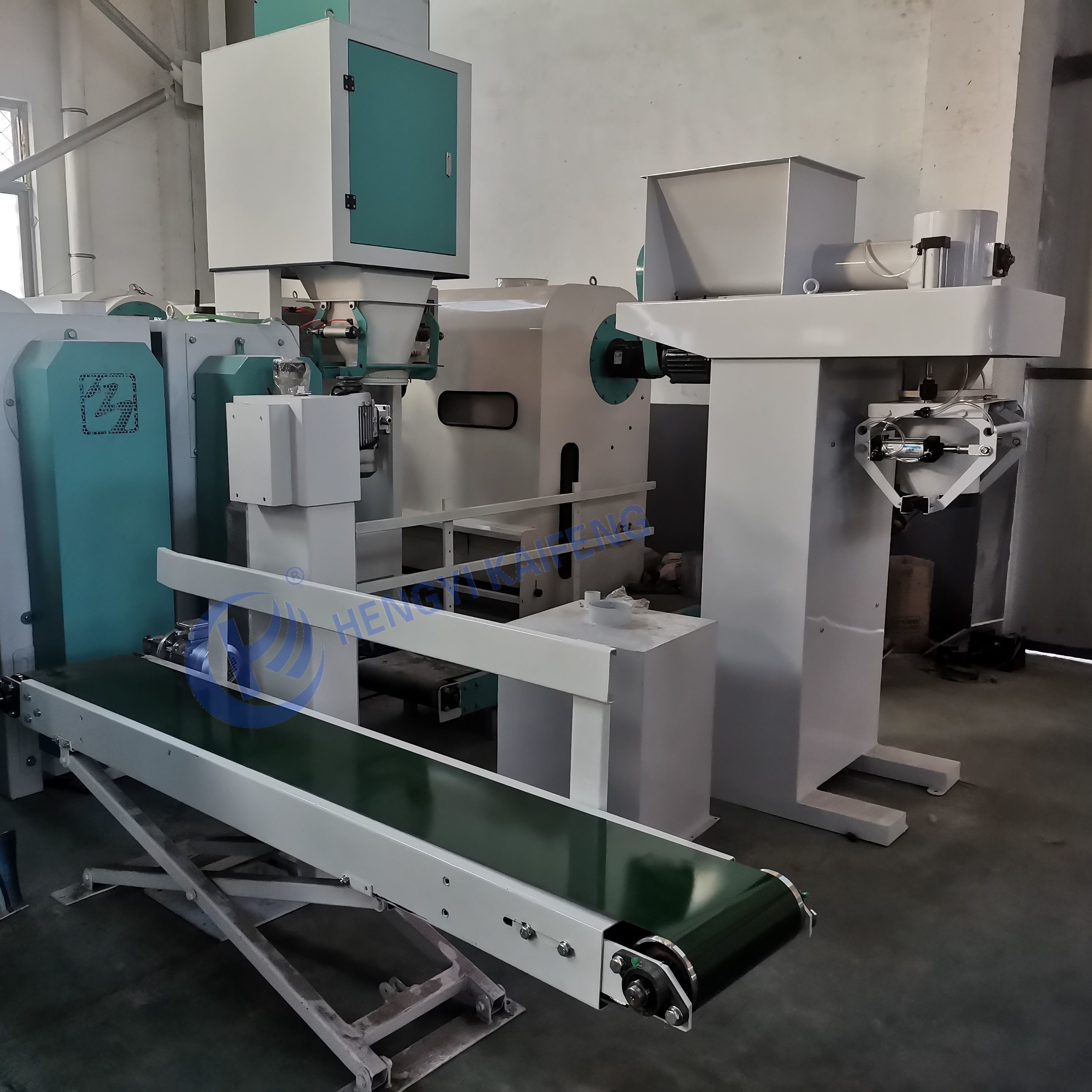 Stainless Steel Granular Packaging Machine With Air Flow And Motor Smooth Operation