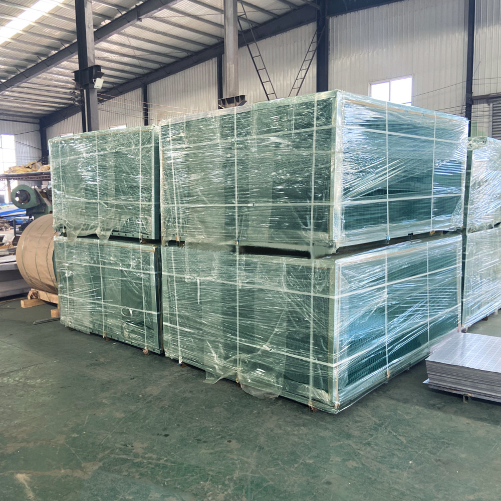 Galvanized 1 M /1.2 M /1.5 M Welded Wire Fence Mesh 10 Gauge