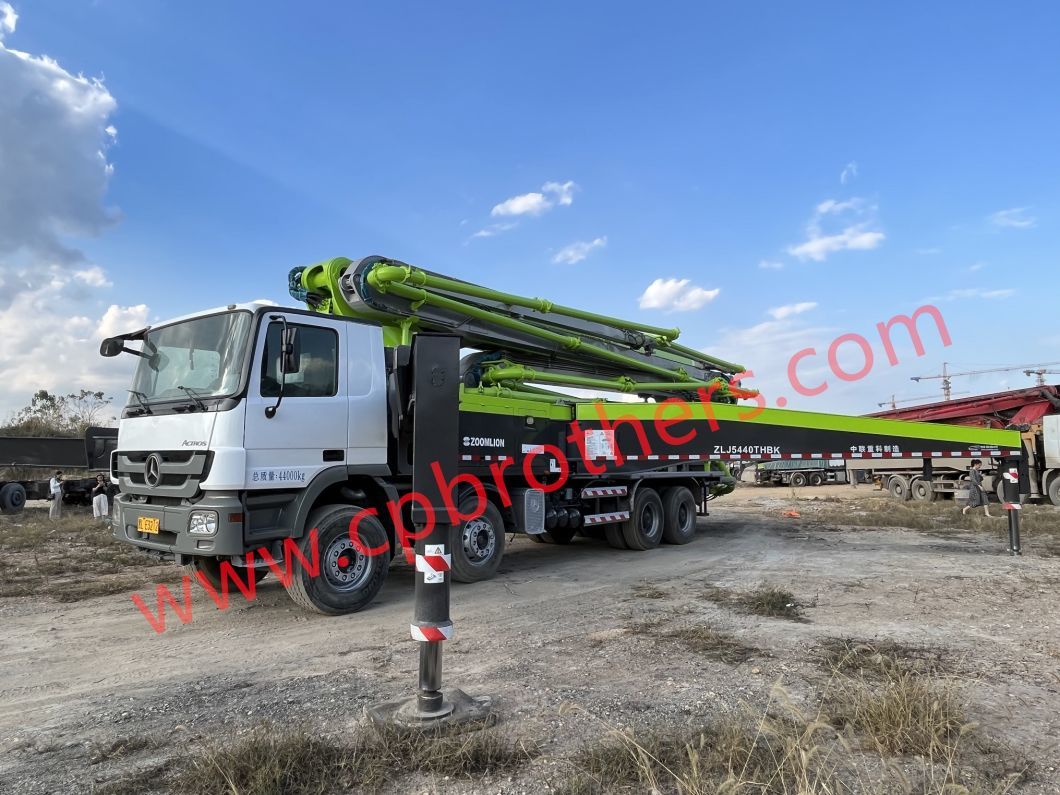 Good Quality 2013 Zoomlion 56m Concrete Pump on Benz Chassis 4 Axles Construction Machinery Concrete Machinery Used Concrete Pump Truck